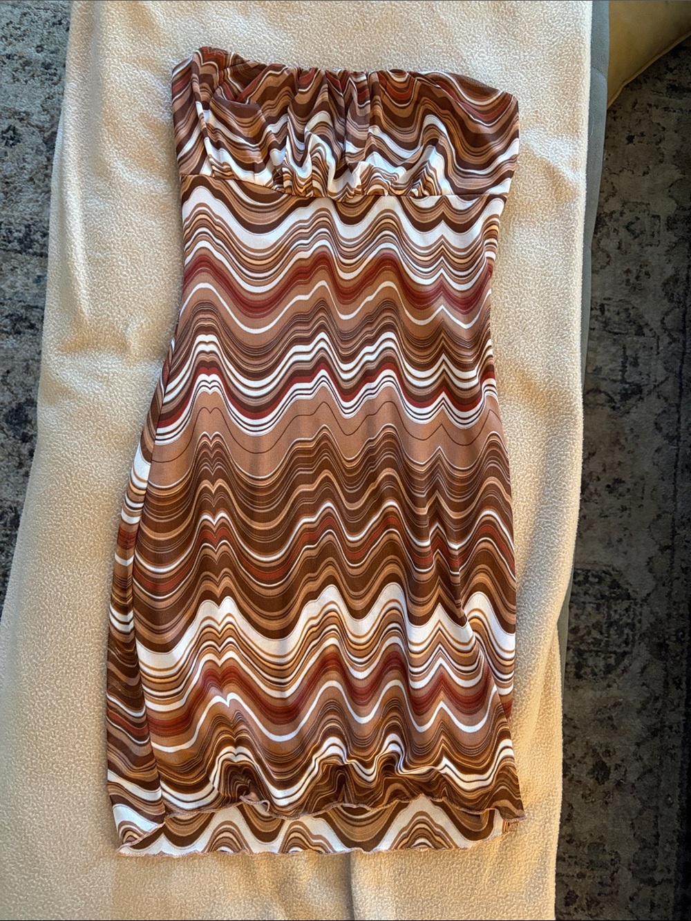 Rue21 Strapless Wave-Print Mini Dress in Brown and White
